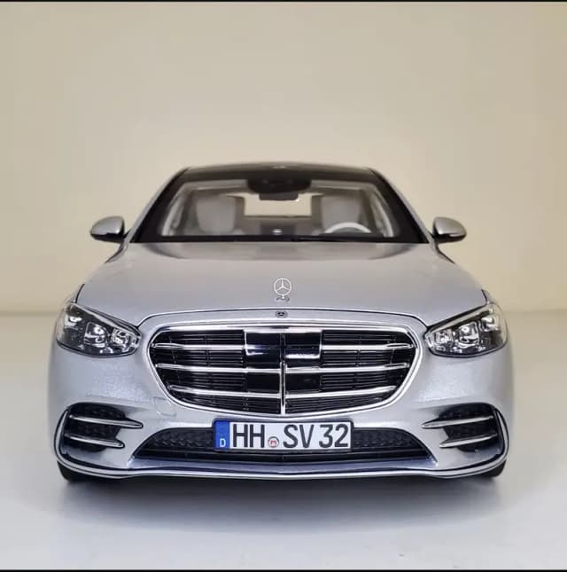 1:18 Norev Mercedes w223/ Silver colour