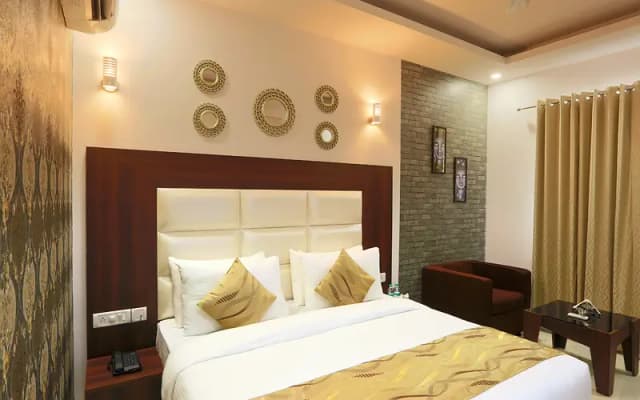 HOTEL SARTAJ Discount on 1st Booking Furnished Hotel Rooms Guest House 1Bed 2 Bed Flats