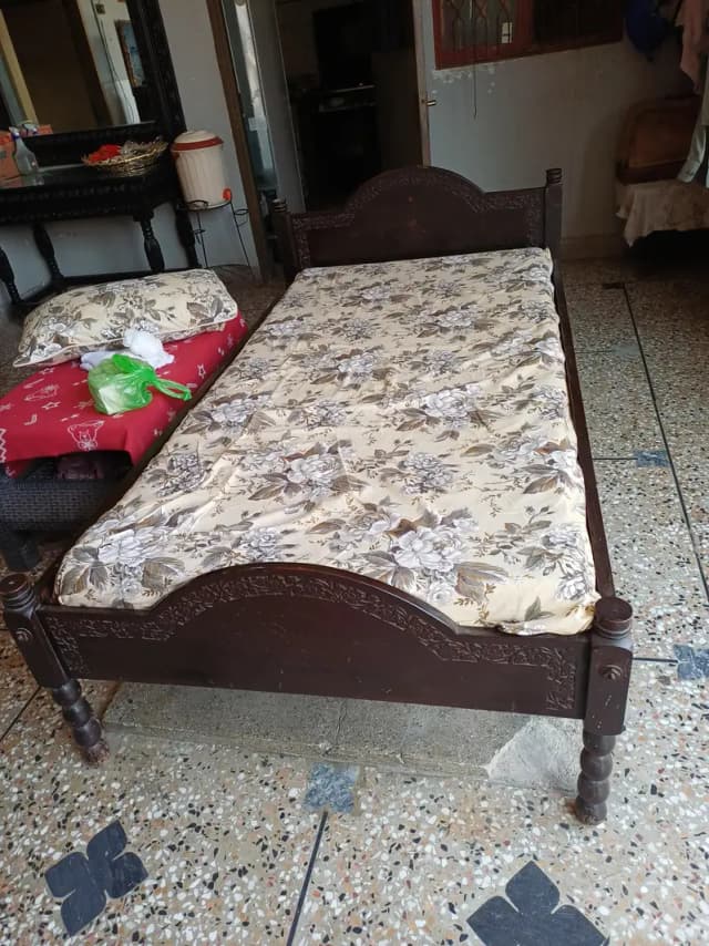2 single bed with mattress