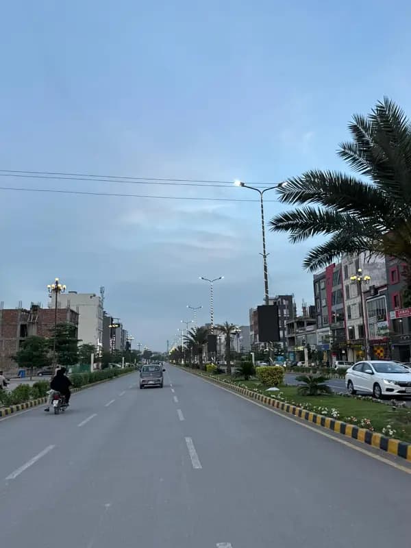 10 MARLA HOT LOCATION PLOT IN TULIP EXT