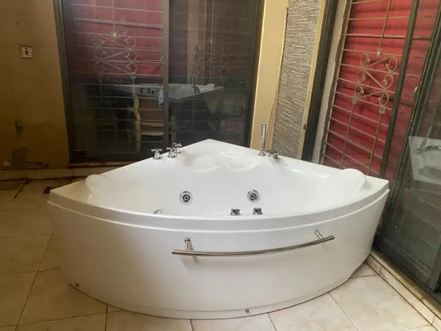 Luxury Jacuzzi Bathtub | Whirlpool Spa Bath Tub with Massage Jets