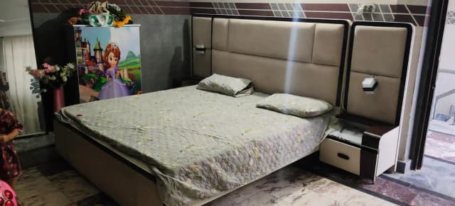 Double bed with two side tables and Singar table