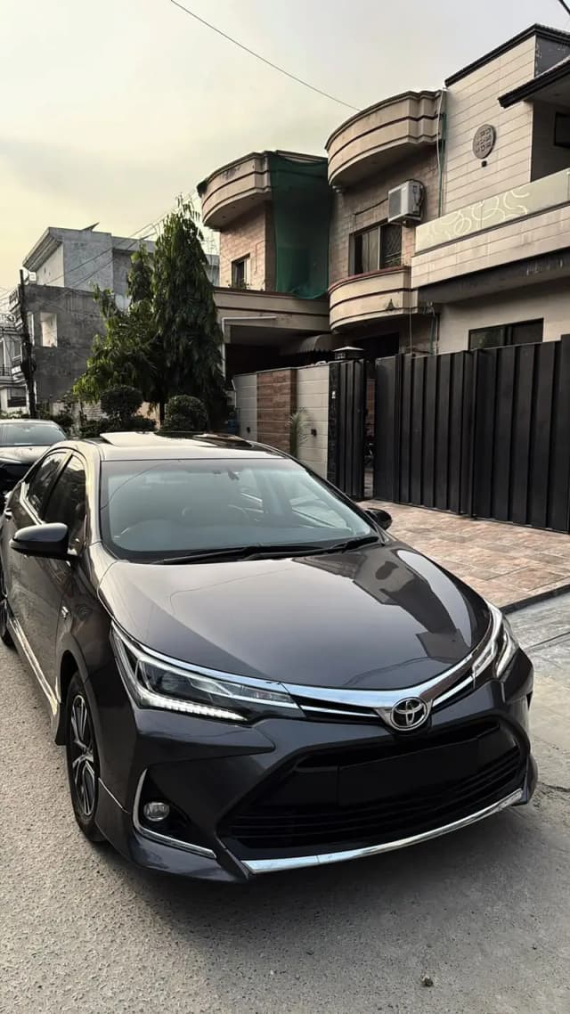 TOYOTA COROLLA ALTIS GRANDE 1.8 TOTAL GENUINE BLACK INTERIOR