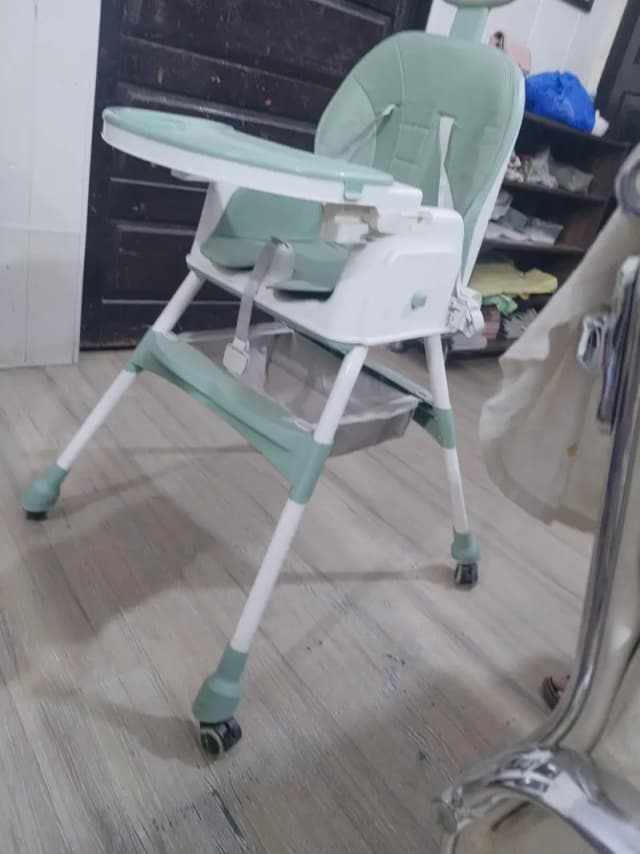 baby eating chair