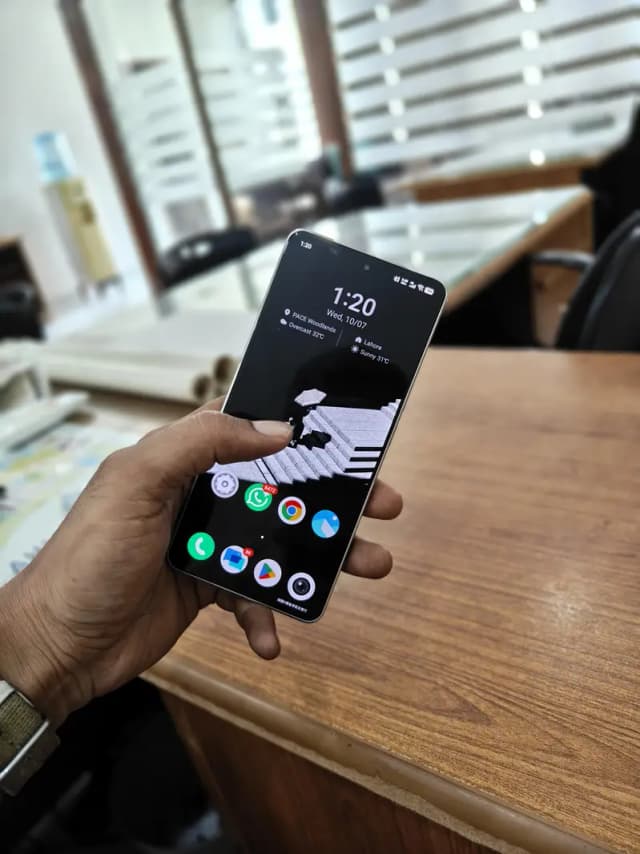 vivo iqoo z10 turbo pro white color