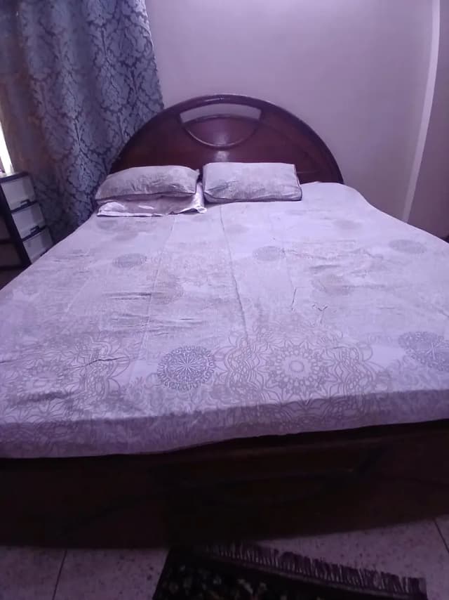 King size bed