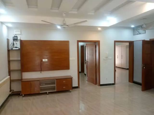New tiles floor Ground portion for rent with heating and cooling