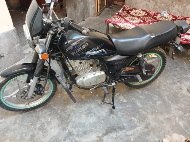 Suzuki GS 150 SE (2022 Model) Black – Excellent Condition – Lahore