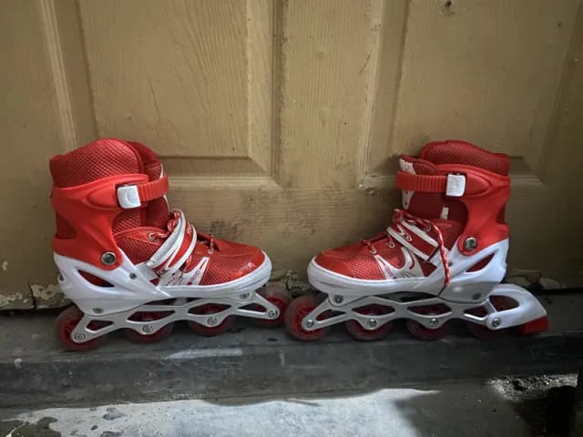Adjustable Skating Shoes – Excellent Condition.