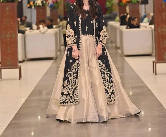 beautiful black and gold wedding/party fancy dress