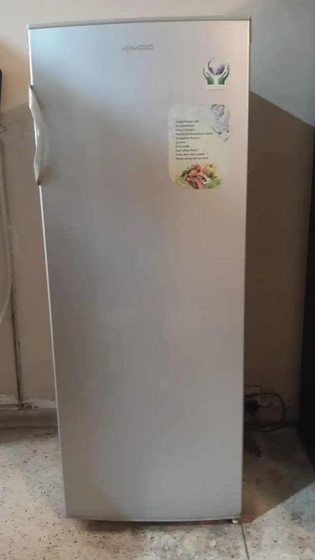 bhai ya freezer Hy Kenwood ka Hy 10 b 10 Hy