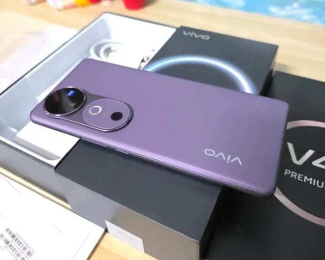 Vivo V40 12GB 256GB okay new condition 10 beta 10 bilkul okay new