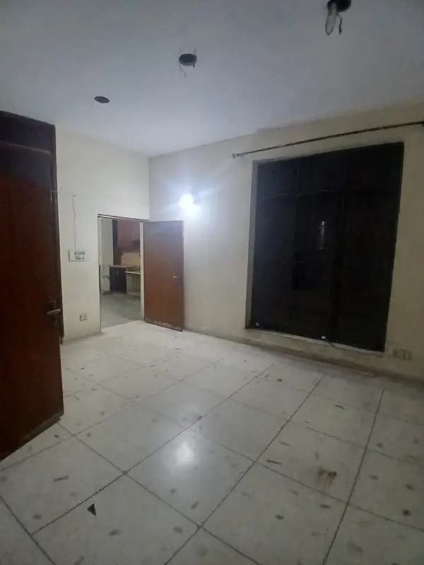 10 MARLA UPPER PORTION IN IDEAL LOCATION AIT