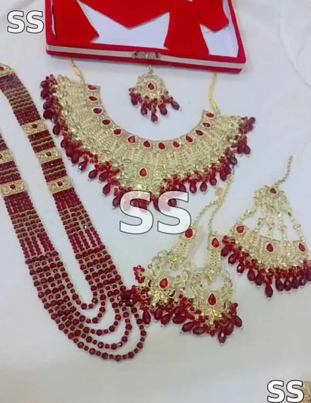Beautiful jawelery for bridal