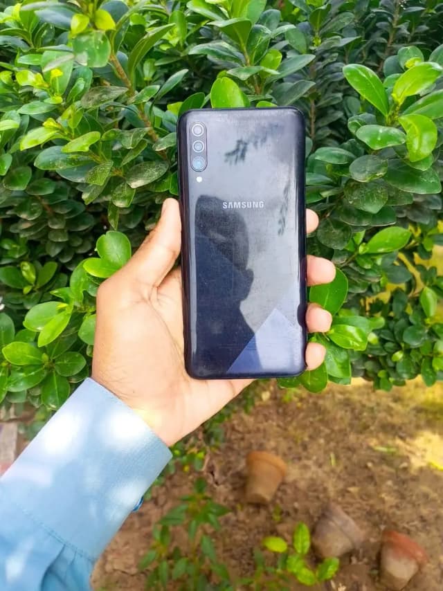 SAMSUNG GALAXY A30S 4/64 GB. TOUCH BREAK BUT WORKING SOMETHLY.