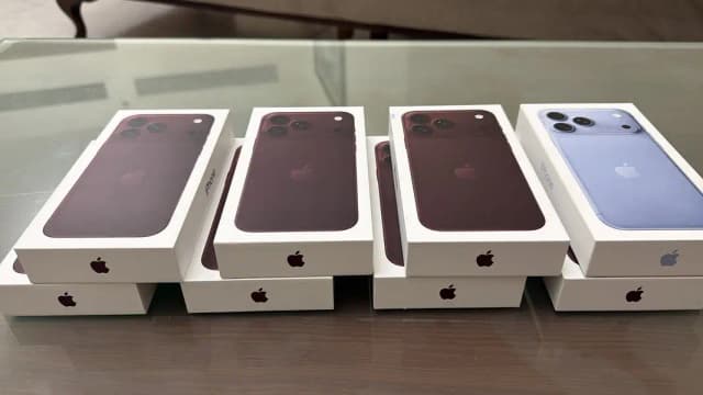Apple iPhone 18 Pro Max box packed