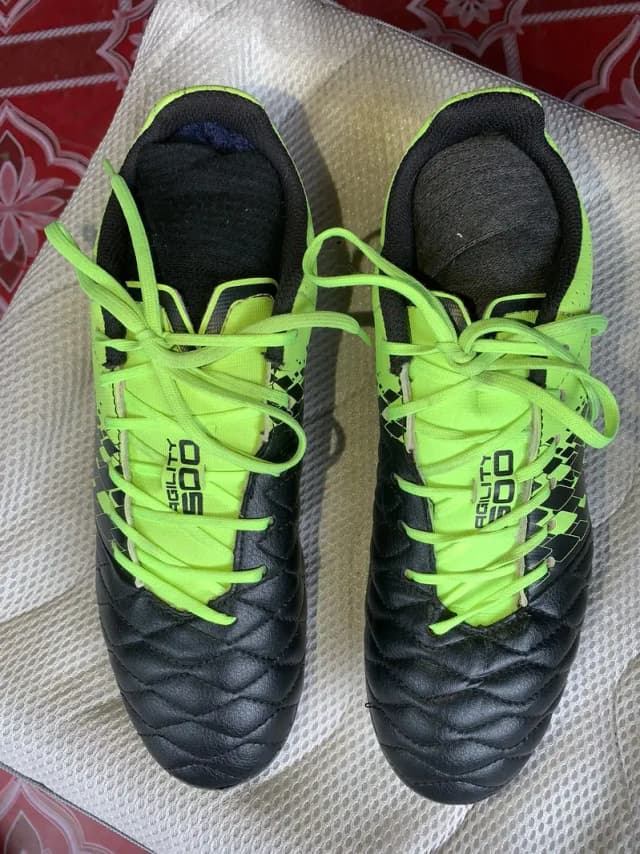 Football thrift used shoes