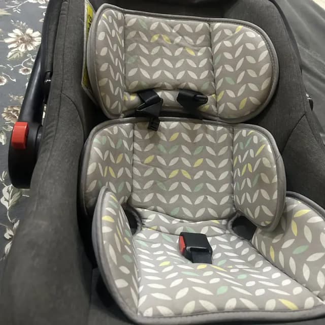 Baby car seat and carry cot