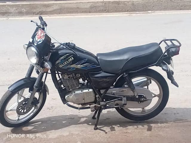 Suzuki GS150 SE/Standard 2022 | Lush Condition | 23,800 KM | Okara