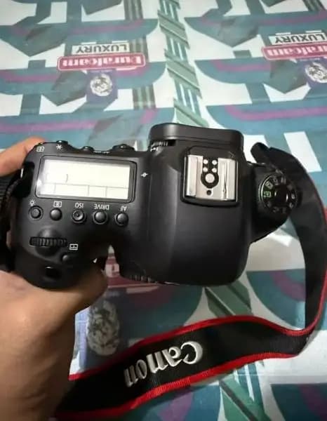 Canon 6d mark 2 camera complete box