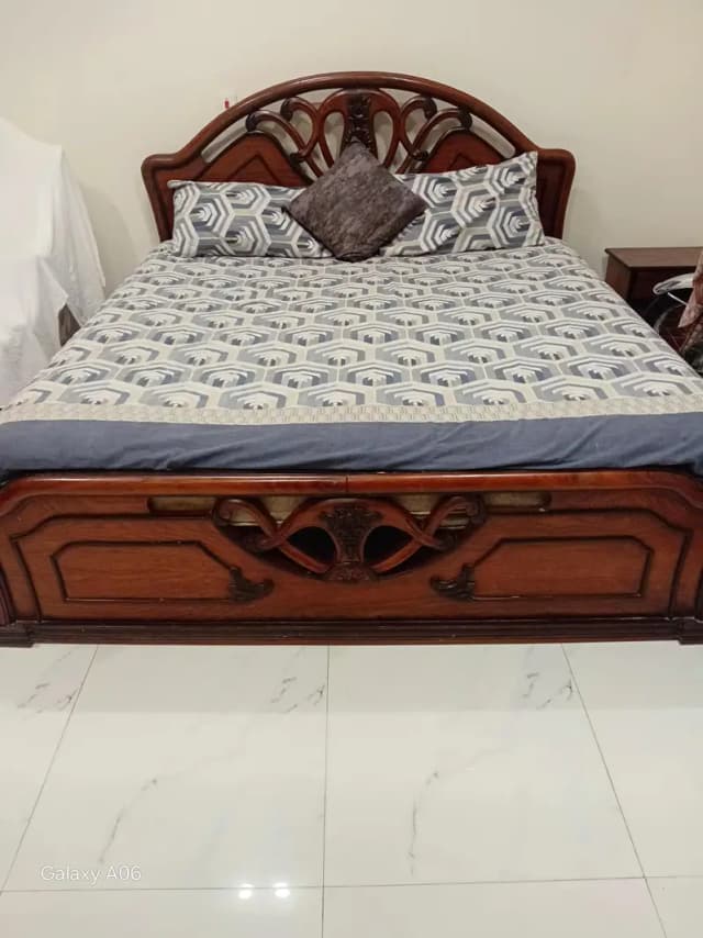 Pure Wooden Complete Bedroom Set with Spring Mattress/Wooden bed/bed