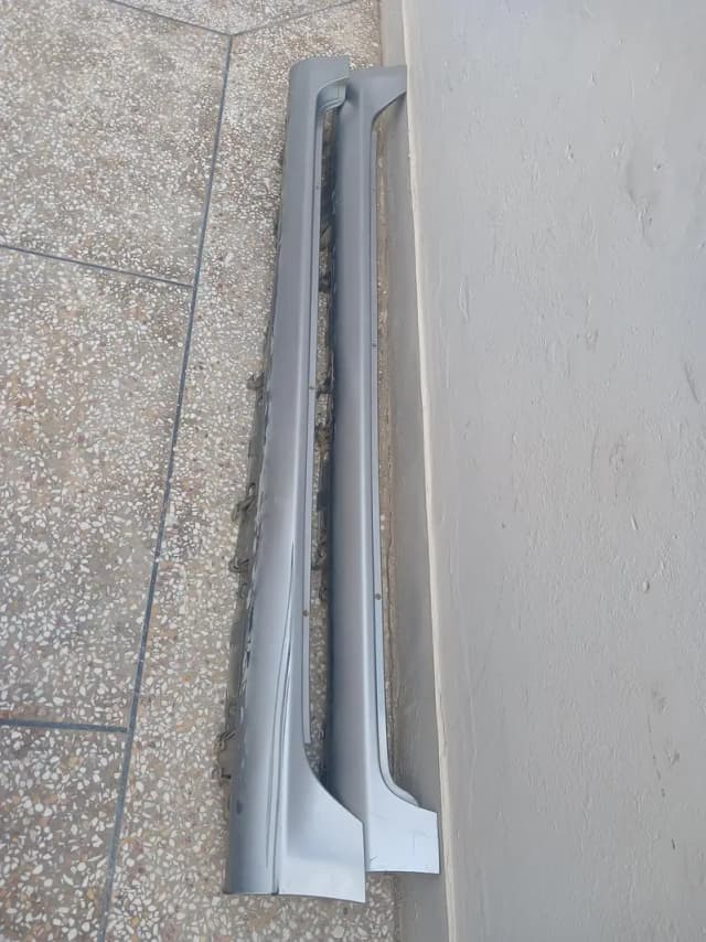 corolla side skirts brand new