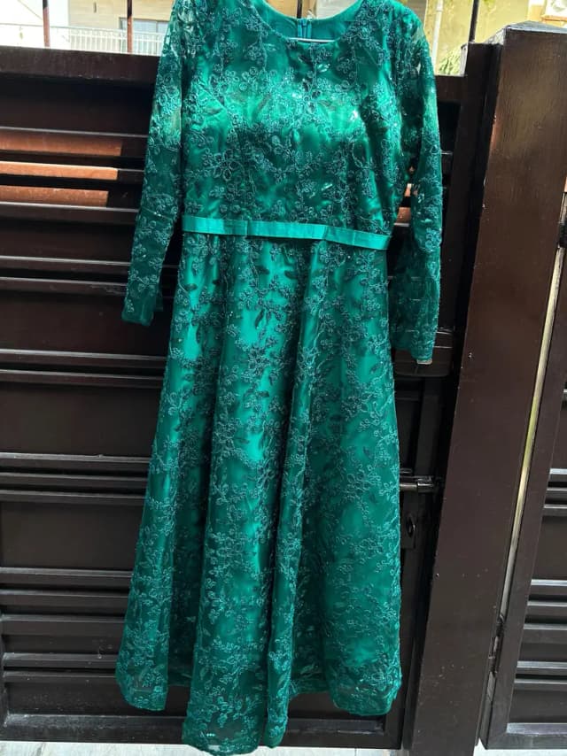 pre loved dress (size Medium)