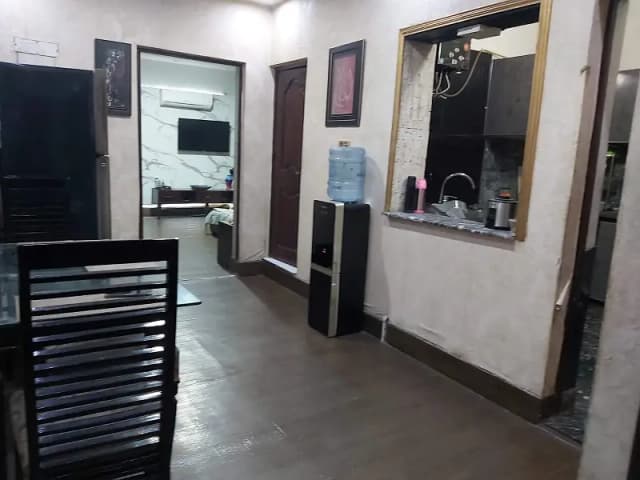 10 Marla Upper Portion For Office Ready To Move Ravi Block Iqbal Town