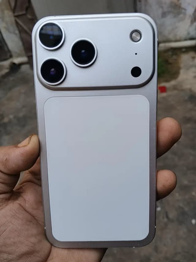iphone XR conved 17 pro