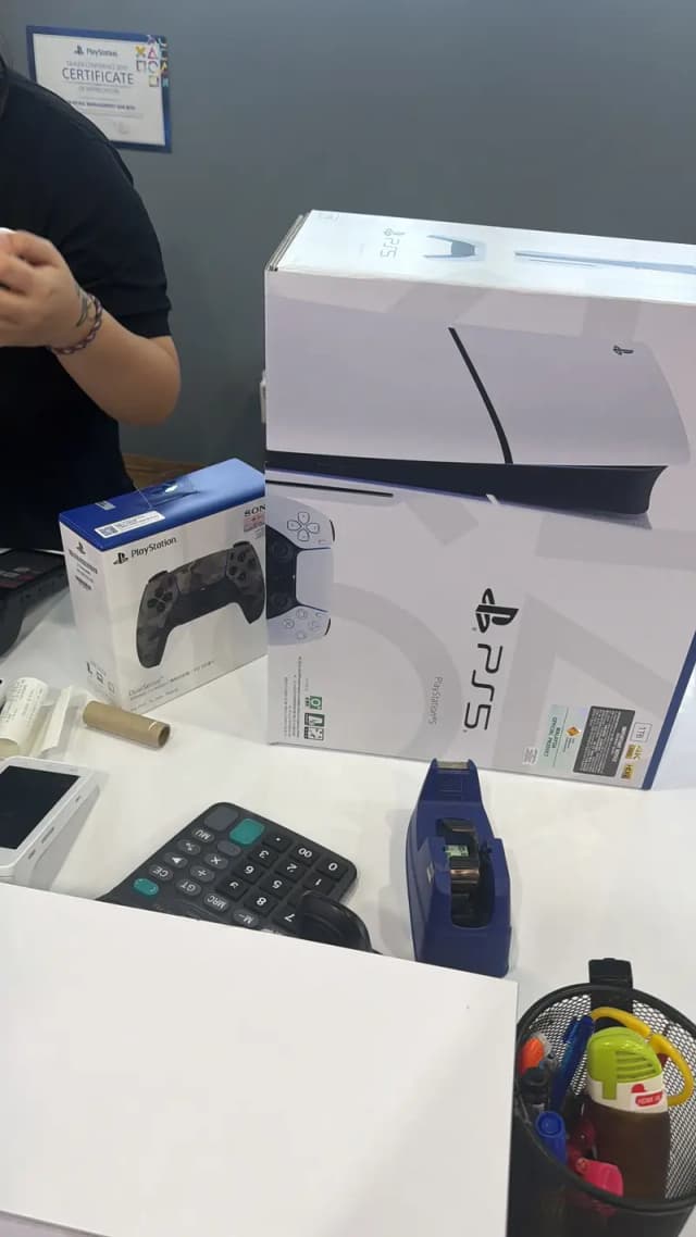 Brand New PS5 1 TB Disc Edition + Brand new sealed Controller