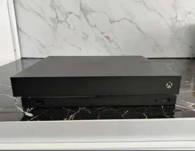 Xbox one x 1Tb with controler