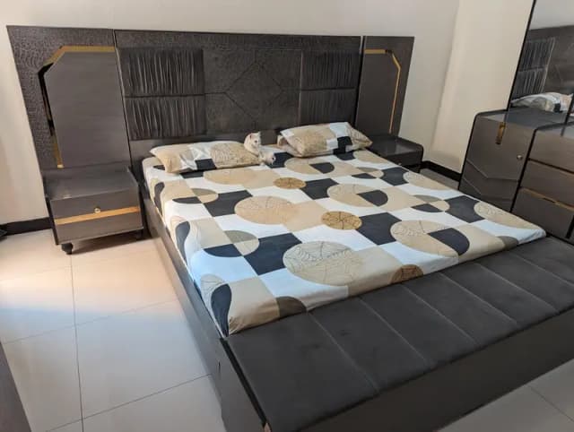 Bedroom bed set