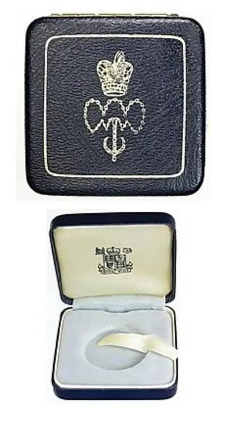 purana chandi ka yadgar medal for sale