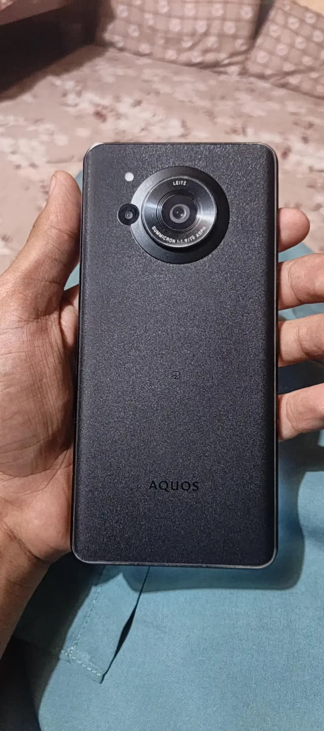 Sharp Aquos R7