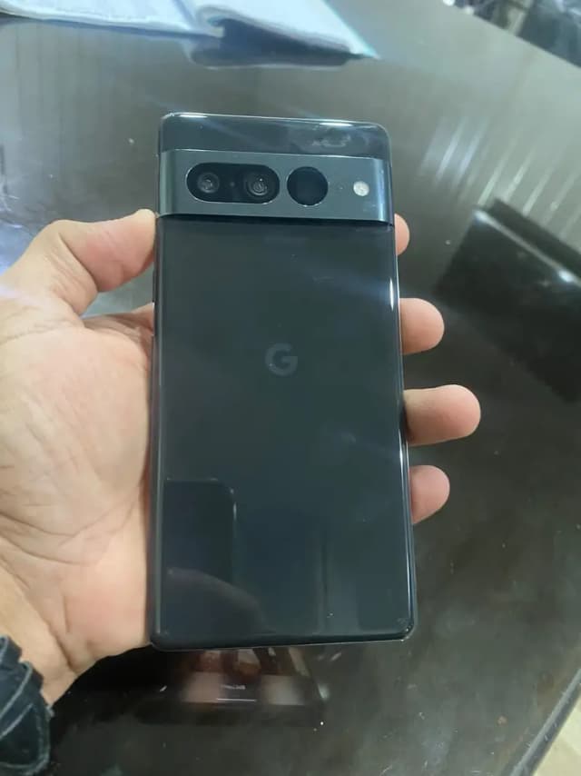 google pixel 7 pro minor shade and dot