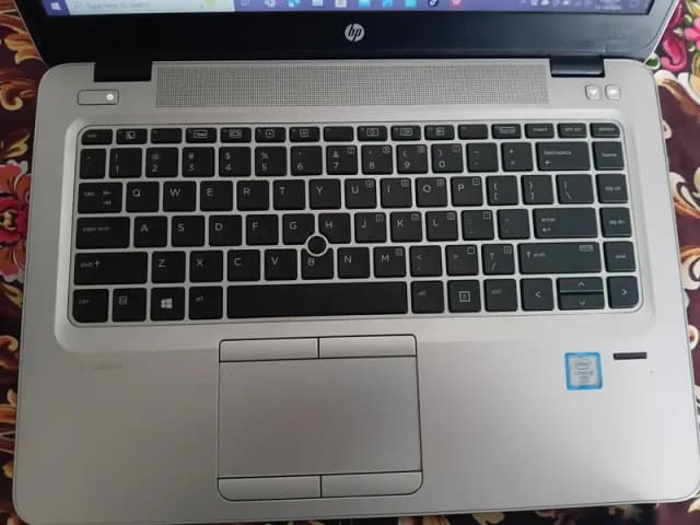 hp laptop for sale ram 8 or stroge 256 gp ha all okay ha iastamal ma n
