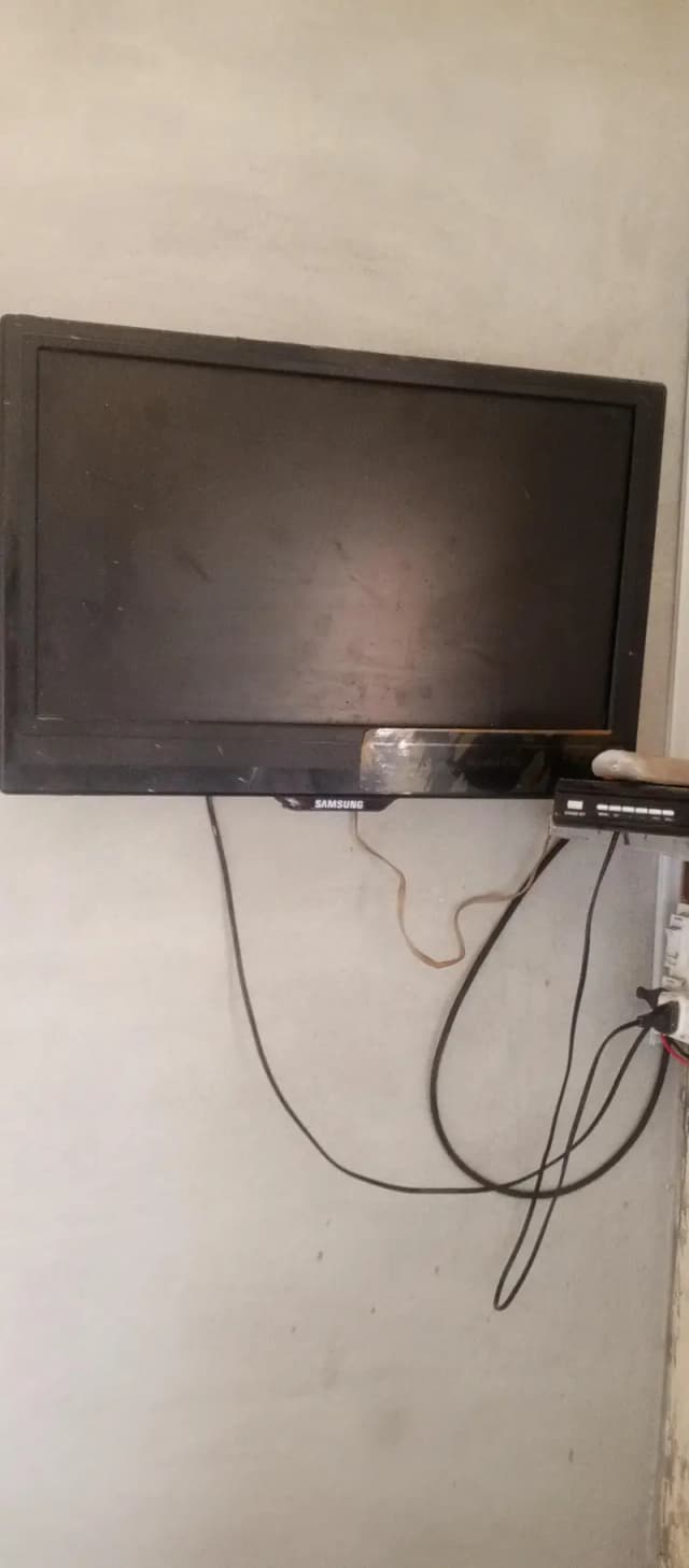Samsung led 28 inch