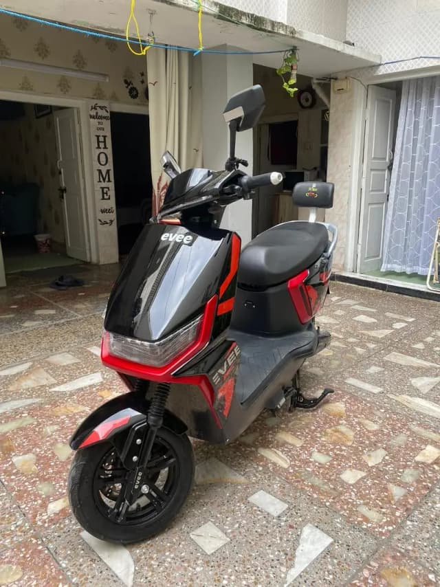 Evee Gen-Z Electric Scooter 2025 Model - Good Condition - Urgent Sale