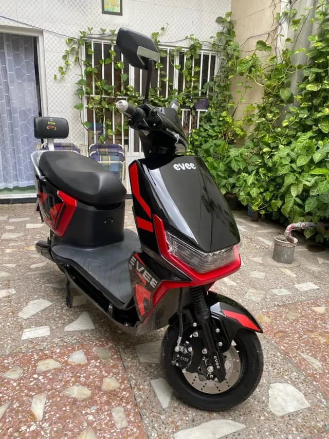 Evee Gen-Z Electric Scooter 2025 Model - Good Condition - Urgent Sale