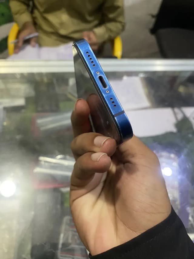 Apple iPhone 12