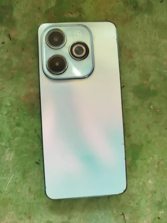 • Infinix Hot 40i - 256GB Storage / 8GB RAM - PTA Approved