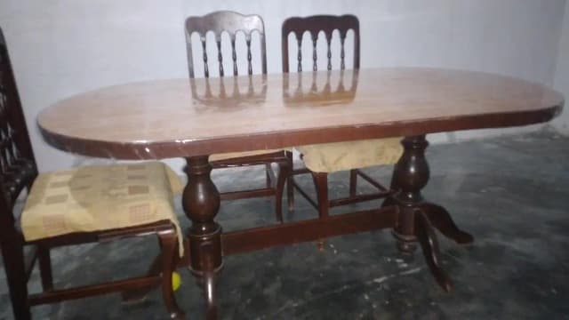 Solid Wood Dining Table - 6 Seater - Excellent Condition