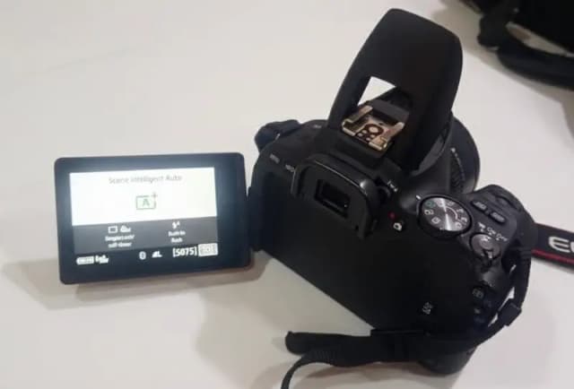 Canon 200d Genuine
