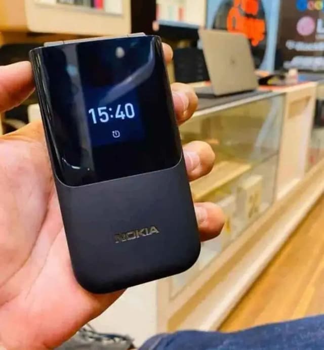 Nokia 2760 Flip – Classic Flip Phone with Modern Features | Dual Screen | KaiOS | Long Battery Life | Easy-to-Use Keypad Mobile Phone
