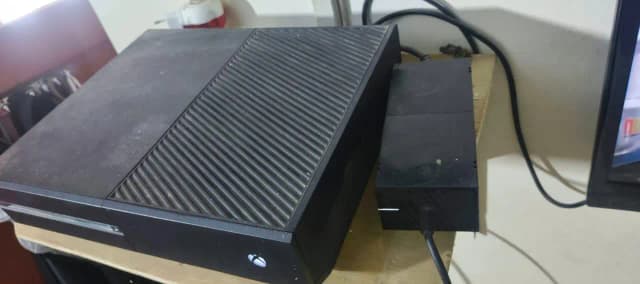 xbox one with one extra original controller