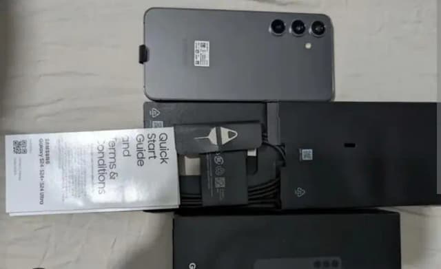Samsung Mobile S24 fE