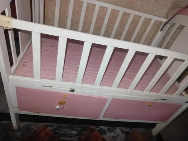 baby cot