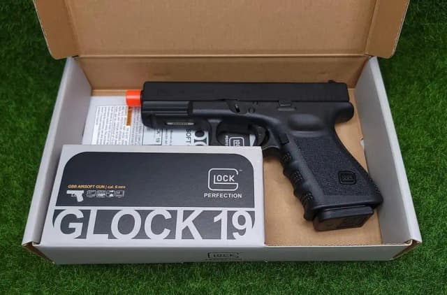 Glock 19 Gen 5 Airsoft Toy Pistol CO2 Powered 15+