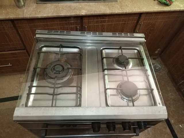 Cooking range 3 burners