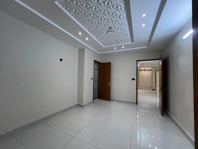 400 sq yds Bungalow Brand New Gulshan e Iqbal Block 13D1